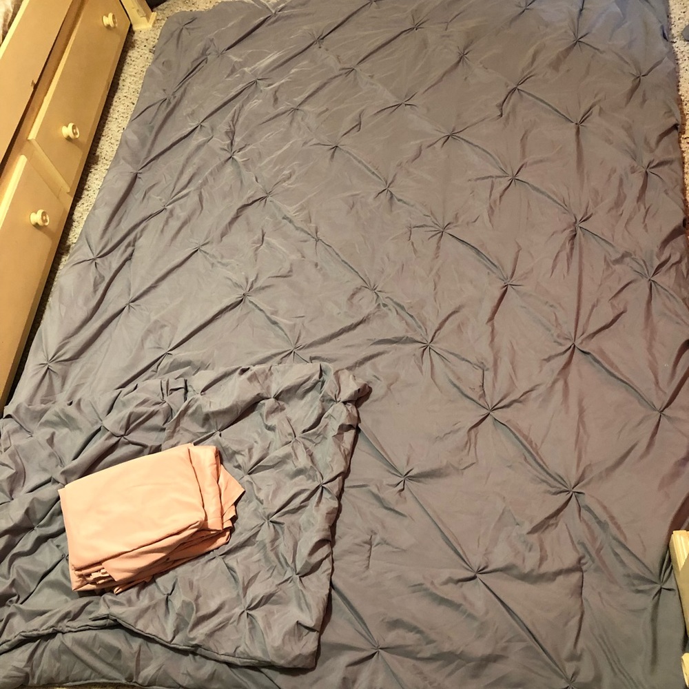 2 twin XL comforters with sheet sets